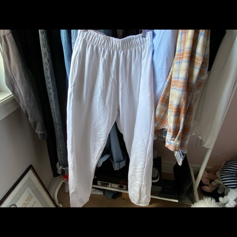 WHITE PRETTY LITTLE THING SWEATPANTS SMALL